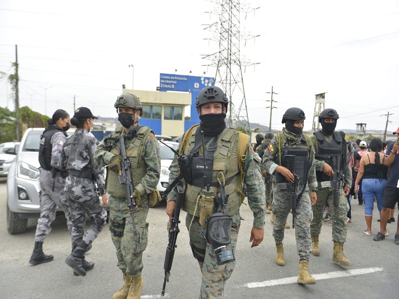 Crisis en Ecuador: Fuerzas Armadas han capturado a 329 terroristas y abatido a 5