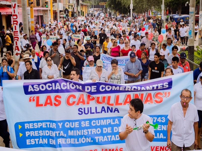 Más de dos mil comerciantes marchan en Sullana exigiendo terreno para mega mercado municipal