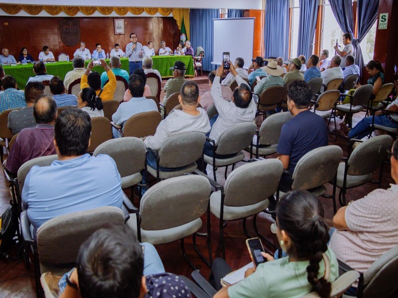 Alcalde de Sullana lidera Mesa de trabajo con agricultores sobre importancia de la Mancomunidad del Chira