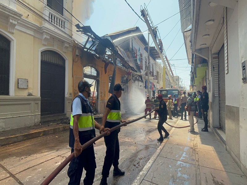 Instituciones y Municipalidad de Sullana responden de manera inmediata ante incendio en Bazar “Casa Gloria”