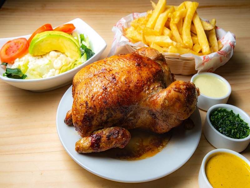 Pollo a la brasa entre los 5 mejores platos con pollo del mundo según ranking internacional