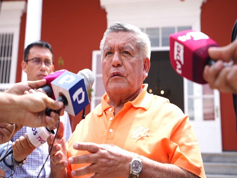 César Acuña sobre Paolo Guerrero: "Este martes debe estar en Trujillo respetando la línea del contrato"