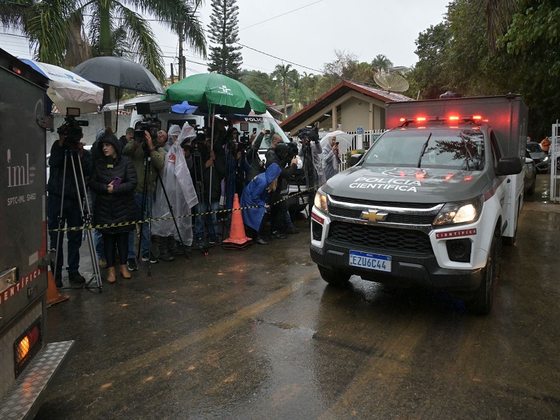 Empiezan a retirar cuerpos del avión que se estrelló en Brasil