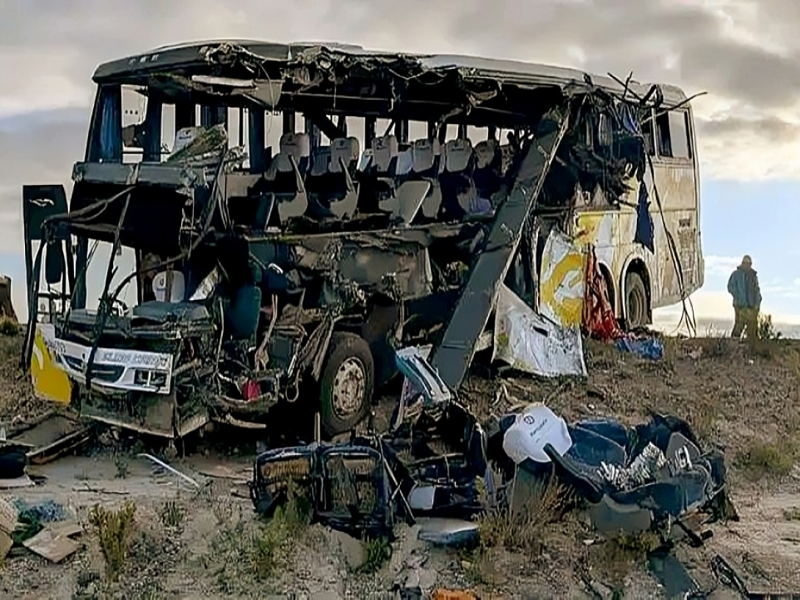 Tragedia. 7 peruanos muertos y 3 heridos en BRUTAL CHOQUE DE BUSES en Bolivia 