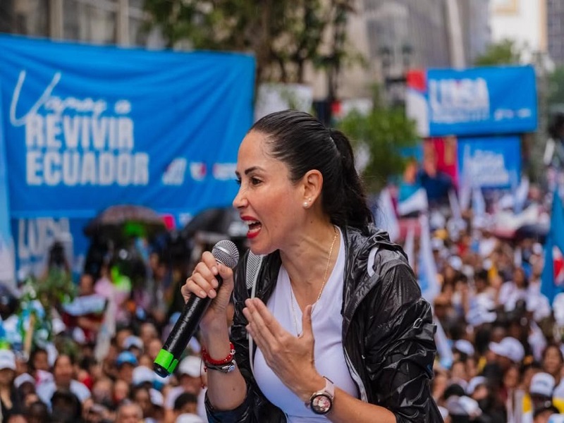 Segunda vuelta en Ecuador: Luisa González, la candidata de Correa, celebra resultados