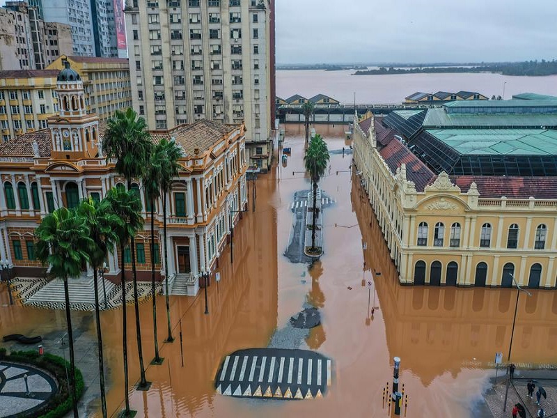 Brasil: el centro histórico de Porto Alegre convertido en un gran lago tras la peor inundación de su historia 