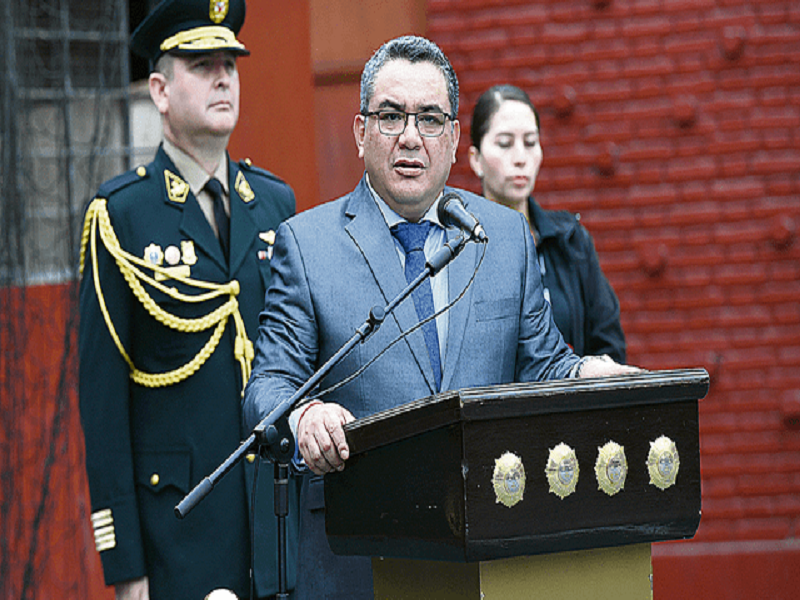 Fiscalía allana la casa del ministro Juan José Santiváñez