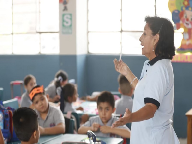 Aumento salarial para docentes: MEF transfiere más de S/208 millones y fija nueva escala de sueldos