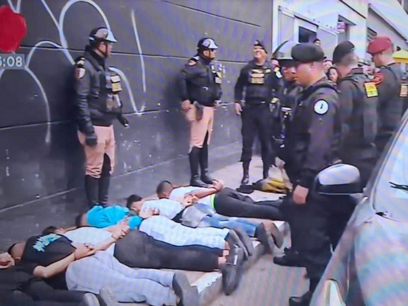 Lima: capturan a 9 presuntos delincuentes armados que planeaban asaltar banco