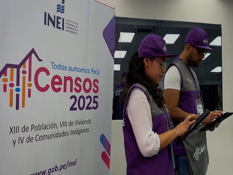 Jefe del INEI pide “mesura” al recibir a censistas tras incidente en que se cuestionó y filmó a funcionaria que realizaba su labor