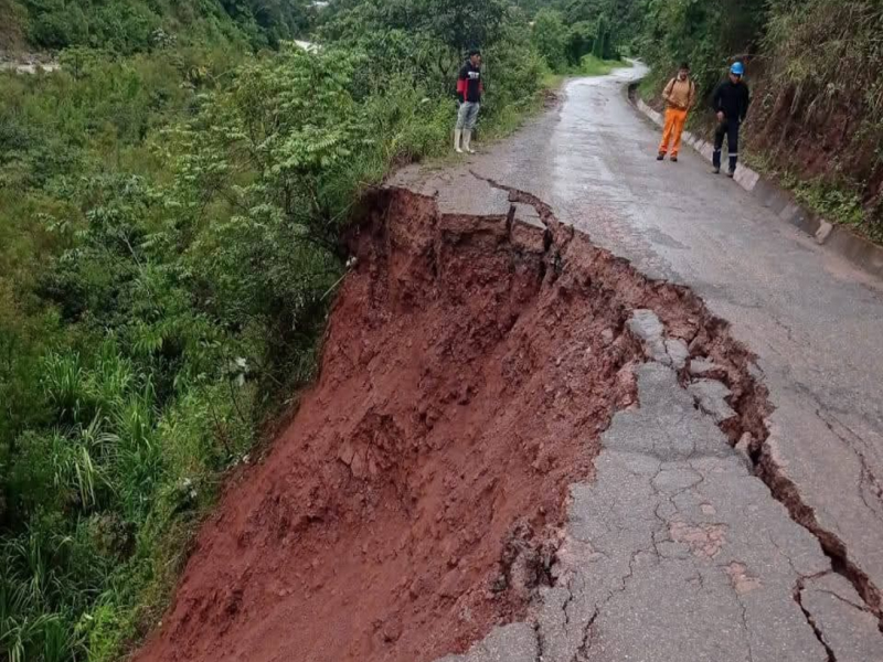 Alerta en la Selva central. Huaico destruye carretera que une Oxapampa y Pozuzo