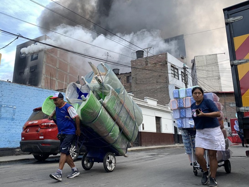 Bomba de tiempo: Barrios Altos es el almacén ilegal de Mesa Redonda y Mercado Central