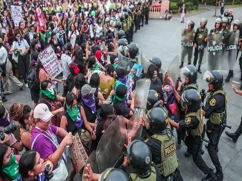 Día de la Mujer: multitudinaria marcha del 8M en Lima y otras ciudades del país exige el fin de la violencia