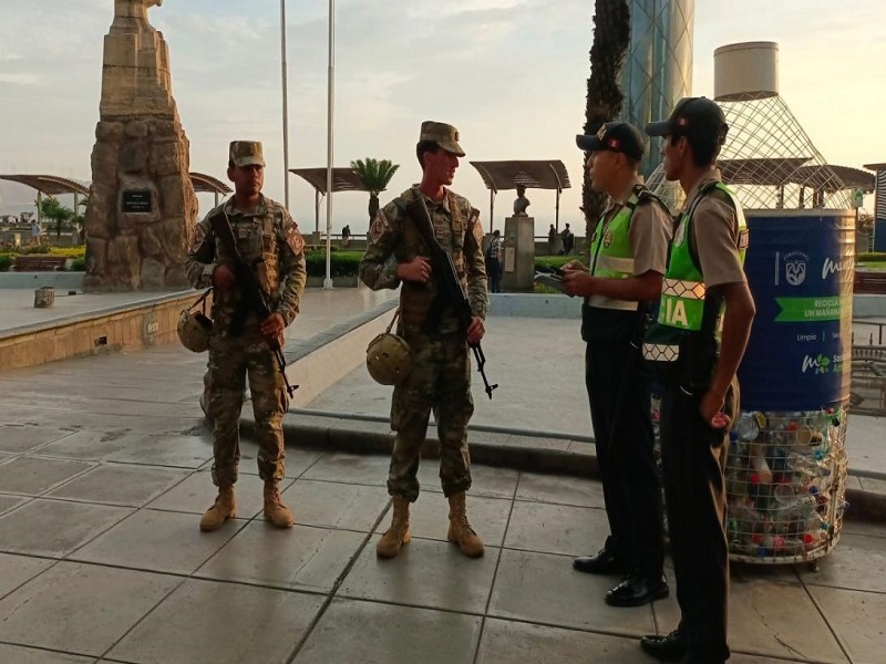 Por el estado de emergencia. Militares en Miraflores: presencia de soldados en Larcomar y Parque Kennedy genera críticas