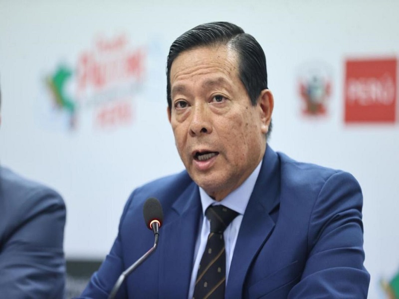 "PNP tiene órdenes de liberar carreteras", advierte premier a mineros informales