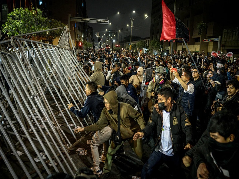"Boluarte no tiene voluntad política para combatir la inseguridad”: nota sobre la marcha de transportistas y la 'Generación Z' contra las extorsiones 