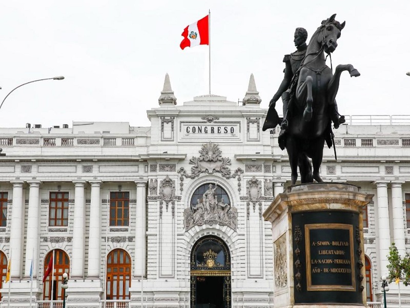 Reelección de alcaldes y gobernadores se decidirá en referéndum