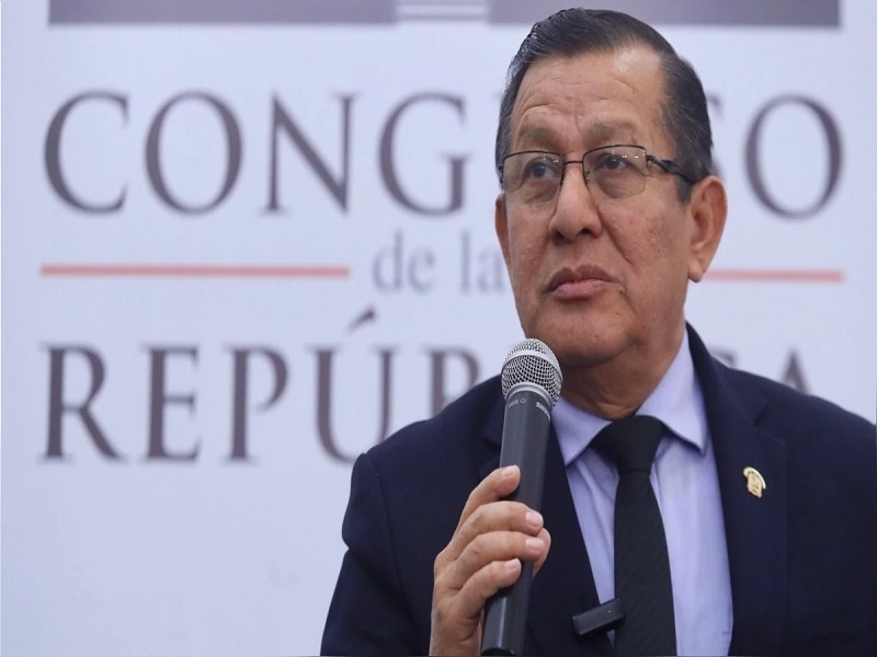 Eduardo Salhuana, a favor de que se debata en el Congreso propuesta para que reos de alta peligrosidad sean llevados a El Salvador
