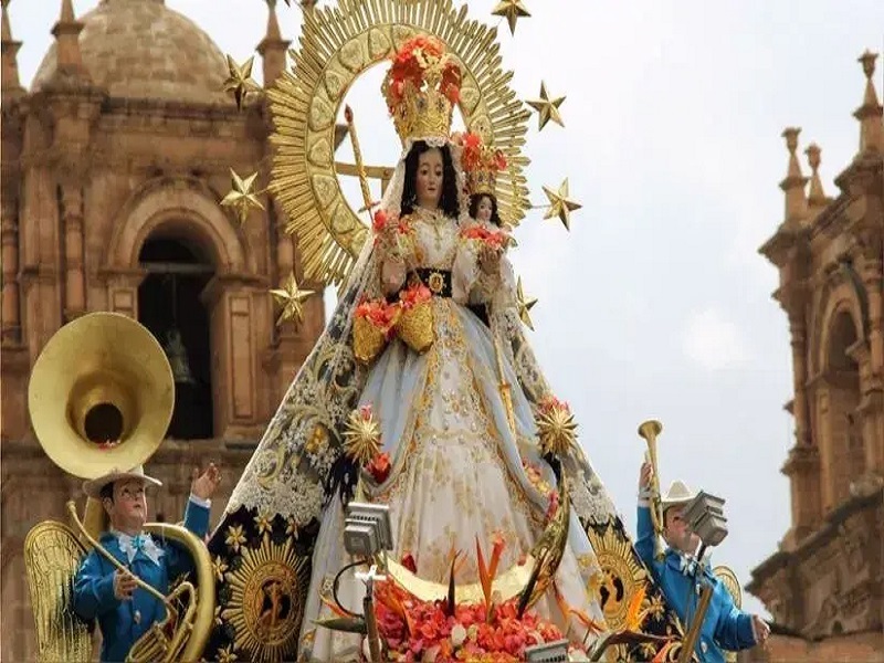 Devotos de diversos puntos del Perú llegan al santuario de la Virgen de la Candelaria