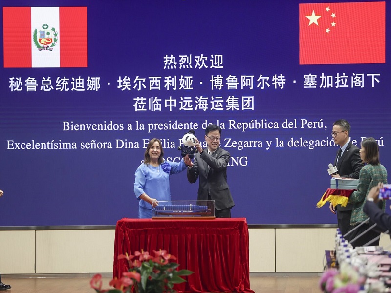 Dina Boluarte en China: Presidenta evalúa declarar megapuerto de Chancay en zona económica especial
