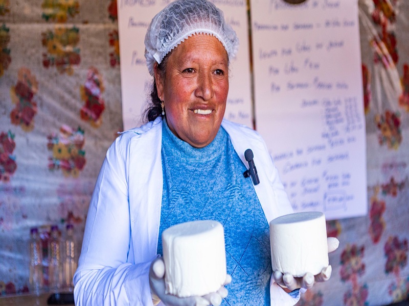 La incansable madre que sacó adelante a sus cinco hijas con la venta de queso y yogur en Junín