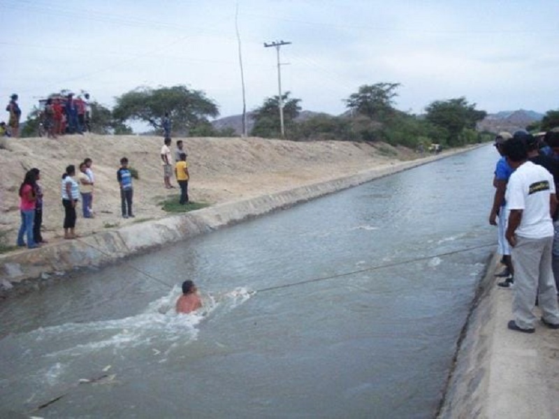 LOS DELINCUENTES NO LES IMPORTA NADA: NIÑO DE 8 AÑOS ES ARROJADO A CANAL