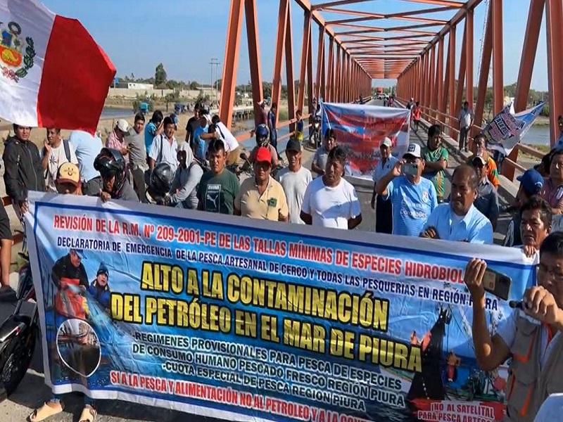 Piura: Más de 5 mil pescadores artesanales de Sechura inician paro y bloquean vías