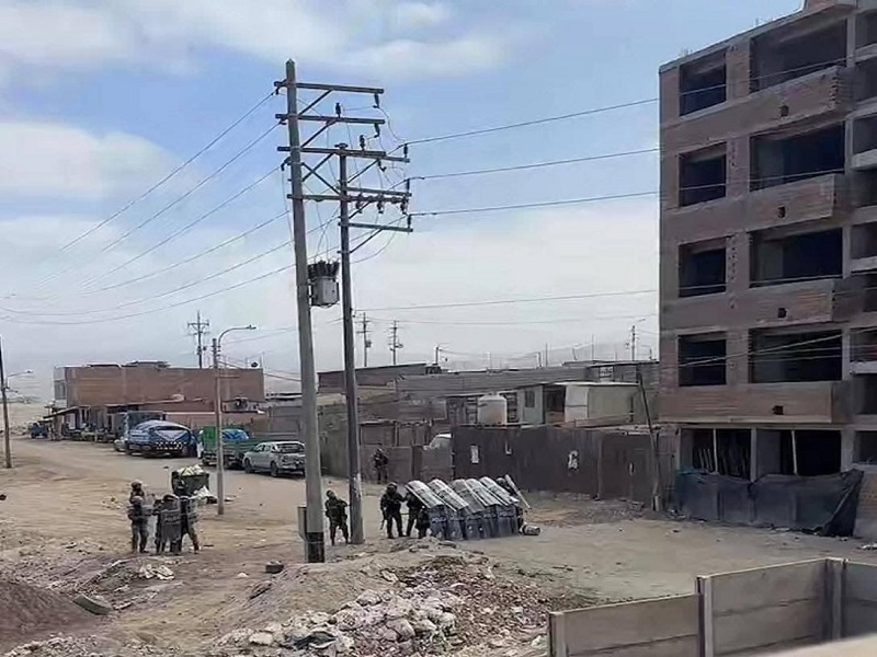 Confirman un muerto en enfrentamientos entre mineros y policías en Arequipa