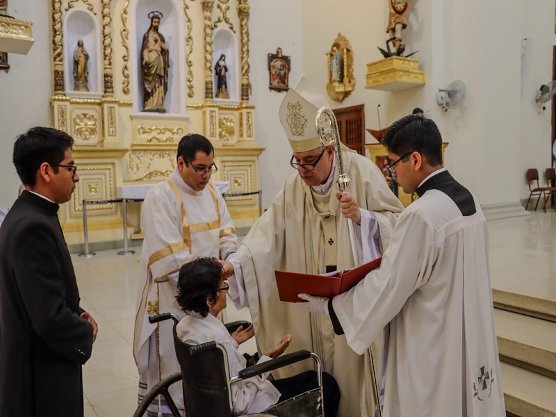 Arzobispo administra la Unción de los Enfermos en la Catedral de Piura